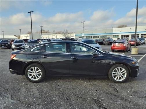 Photo 2 of 31 of 2016 Chevrolet Malibu 1LT