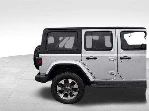 Silver Zynith Clearcoat 2022 Jeep Wrangler Unlimited Sahara