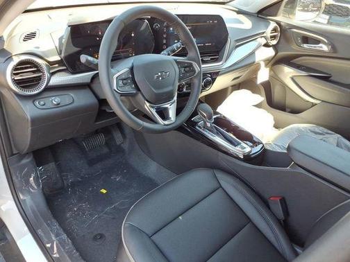 White Sand 2026 Chevrolet Trax ACTIV