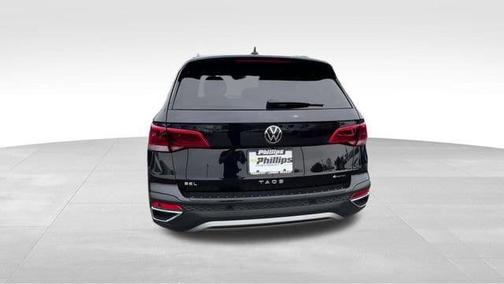 Deep Black Pearl Effect 2024 Volkswagen Taos 1.5T SEL