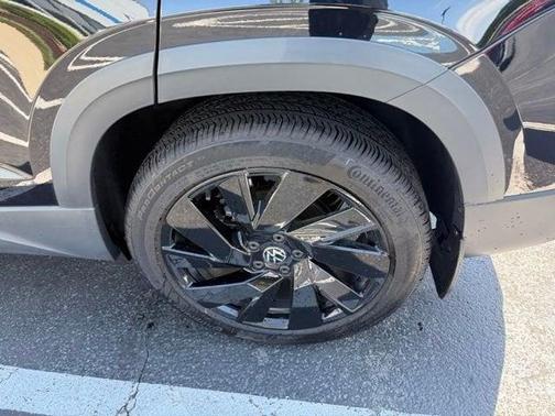 Deep Black Pearl Effect 2024 Volkswagen Taos 1.5T SEL