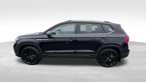 Deep Black Pearl Effect 2024 Volkswagen Taos 1.5T SEL