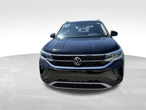 Deep Black Pearl Effect 2024 Volkswagen Taos 1.5T SEL