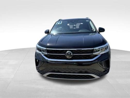 Deep Black Pearl Effect 2024 Volkswagen Taos 1.5T SEL