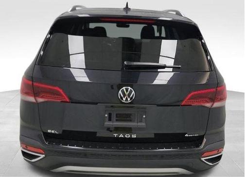 Deep Black Pearl Effect 2024 Volkswagen Taos 1.5T SEL
