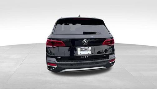 Deep Black Pearl Effect 2024 Volkswagen Taos 1.5T SEL