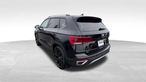 Deep Black Pearl Effect 2024 Volkswagen Taos 1.5T SEL