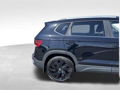 Deep Black Pearl Effect 2024 Volkswagen Taos 1.5T SEL