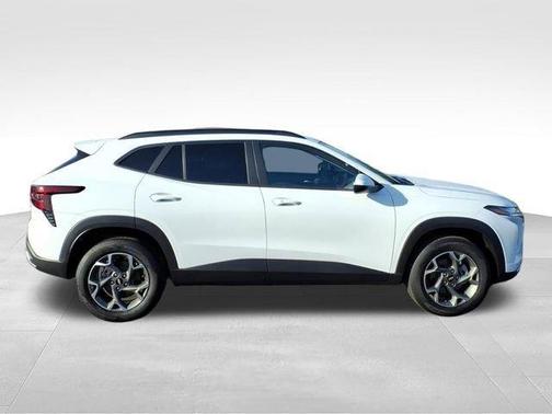 Summit White 2026 Chevrolet Trax LT