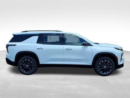 Summit White 2026 Chevrolet Traverse LT