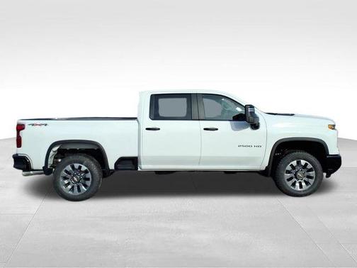 Summit White 2026 Chevrolet Silverado 2500 Custom