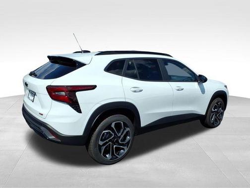 Summit White 2026 Chevrolet Trax 2RS
