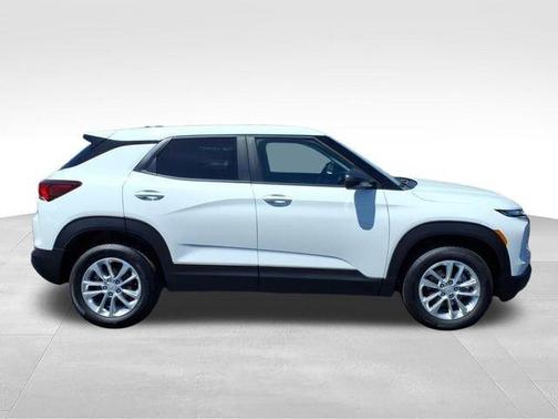 Summit White 2026 Chevrolet Trailblazer LS