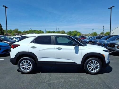 Summit White 2026 Chevrolet Trailblazer LS