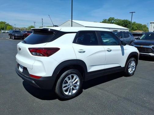 Summit White 2026 Chevrolet Trailblazer LS
