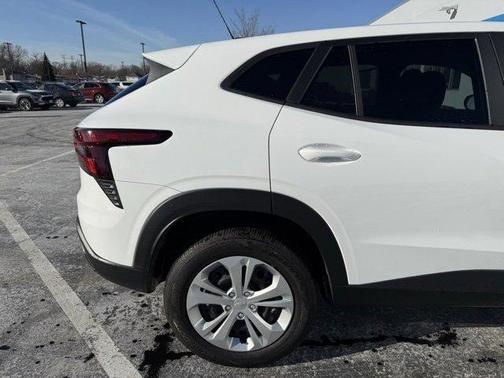 2025 Chevrolet Trax LS