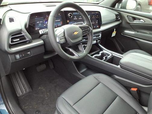 Lakeshore Blue Metallic 2026 Chevrolet Traverse LT