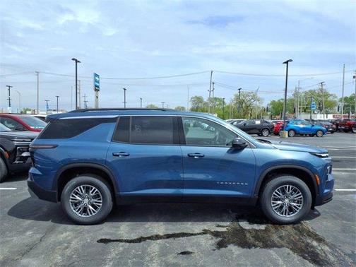 2025 Chevrolet Traverse LT