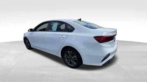 Snow White Pearl 2023 Kia Forte LXS