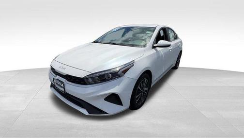Snow White Pearl 2023 Kia Forte LXS