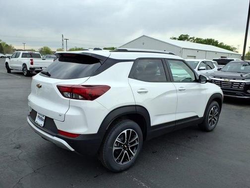 Summit White 2026 Chevrolet Trailblazer LT