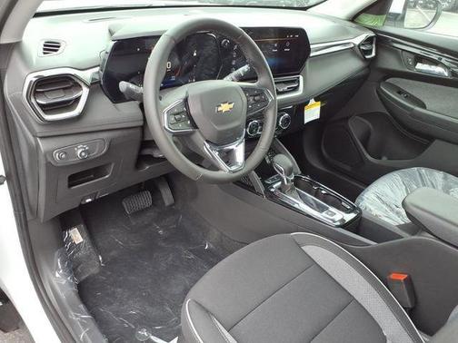 Summit White 2026 Chevrolet Trailblazer LT