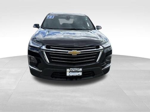 Mosaic Black Metallic 2023 Chevrolet Traverse LT Leather
