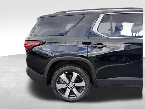 Mosaic Black Metallic 2023 Chevrolet Traverse LT Leather