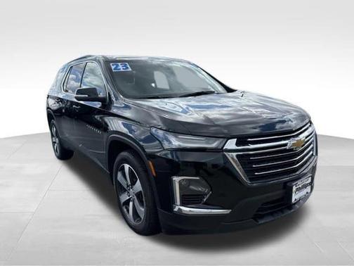 Mosaic Black Metallic 2023 Chevrolet Traverse LT Leather