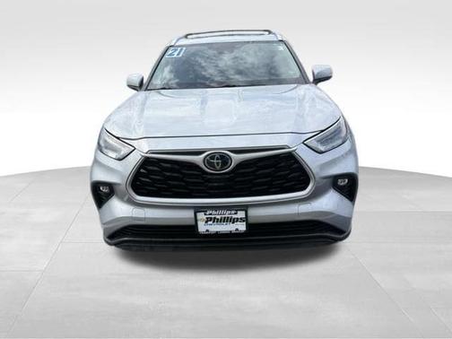 Celestial Silver Metallic 2021 Toyota Highlander XLE