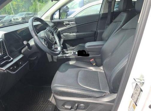 Glacial White Pearl 2024 Kia Sportage EX