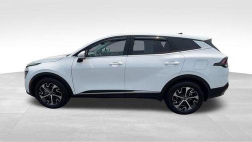 Glacial White Pearl 2024 Kia Sportage EX