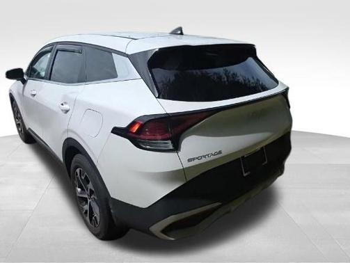 Glacial White Pearl 2024 Kia Sportage EX