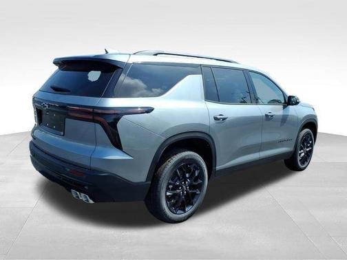Sterling Gray Metallic 2026 Chevrolet Traverse LT