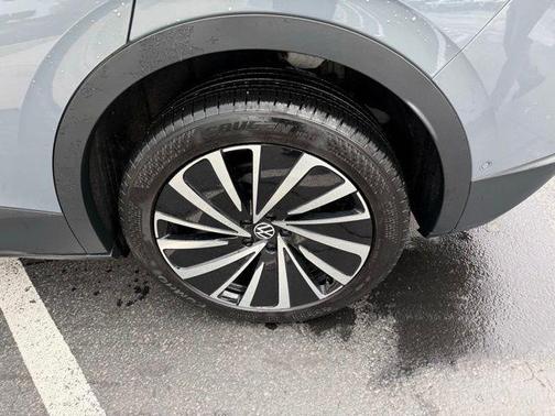 Pure Gray w/ Black Roof 2023 Volkswagen ID.4 Pro S Plus