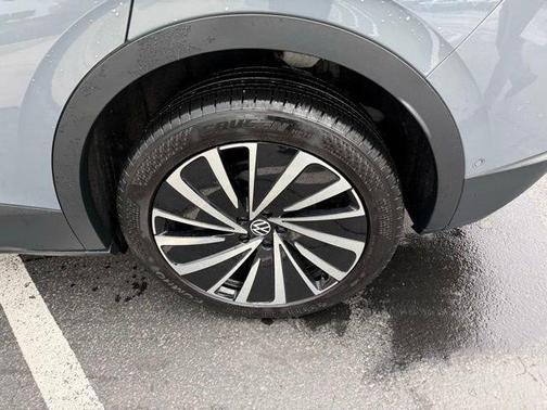 Pure Gray w/ Black Roof 2023 Volkswagen ID.4 Pro S Plus