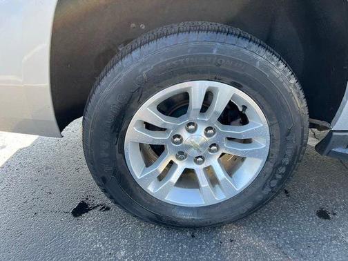 Silver Ice Metallic 2020 Chevrolet Suburban LT