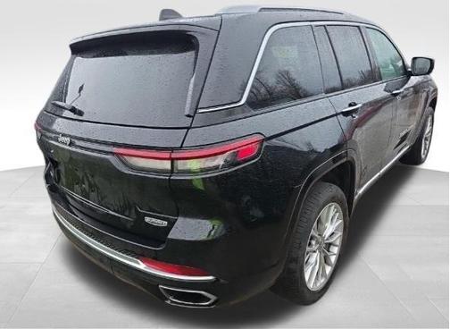 2023 Jeep Grand Cherokee Summit