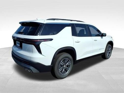 Summit White 2026 Chevrolet Traverse LT