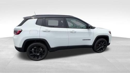 Bright White Clearcoat 2022 Jeep Compass Altitude