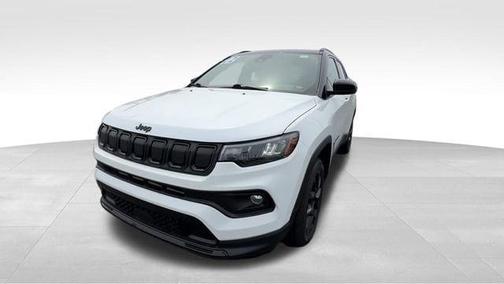 Bright White Clearcoat 2022 Jeep Compass Altitude