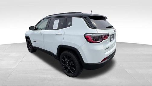 Bright White Clearcoat 2022 Jeep Compass Altitude