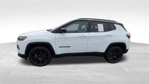 Bright White Clearcoat 2022 Jeep Compass Altitude