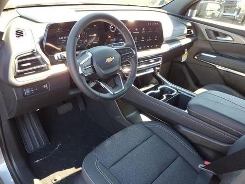 Sterling Gray Metallic 2026 Chevrolet Traverse LT