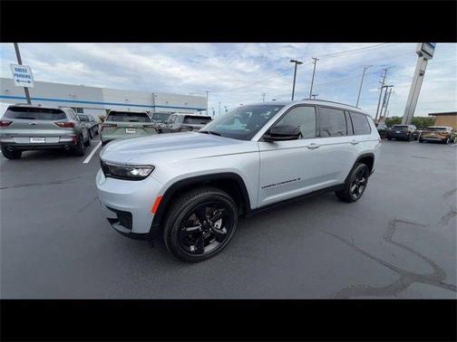 2023 Jeep Grand Cherokee L Laredo