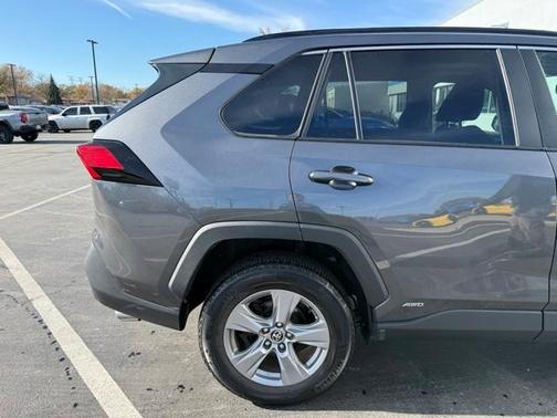 2022 Toyota RAV4 Hybrid XLE