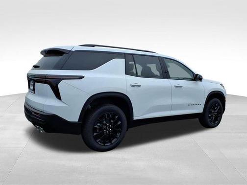 Summit White 2026 Chevrolet Traverse LT