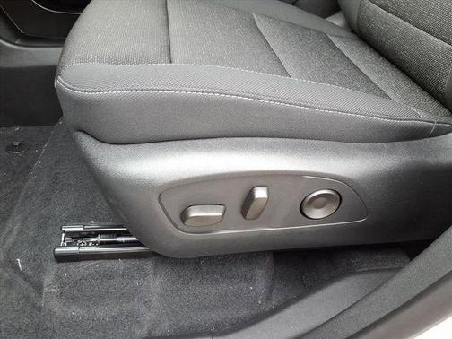 Summit White 2026 Chevrolet Traverse LT