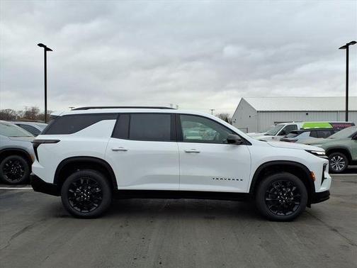 Summit White 2026 Chevrolet Traverse LT