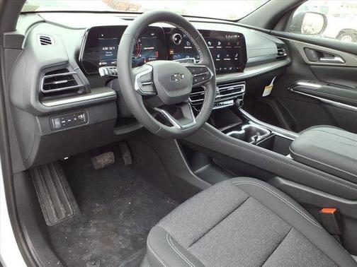 Summit White 2026 Chevrolet Traverse LT